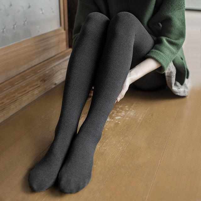 穿絲襪土？那是你不會穿！毛圈襪的時尚攻略