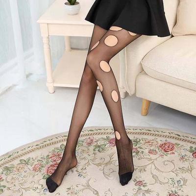 你的絲襪容易破？落伍了！今年流行這樣的“無痕褲”，男士襪子更耐穿