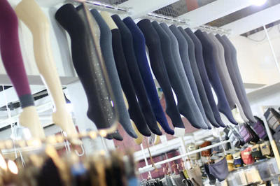 從“膚色打底襪”到“光腿神器” 網紅產品的生命周期與毛圈襪的啟示