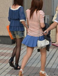 街頭時尚觀察 商場里的絲襪穿搭藝術